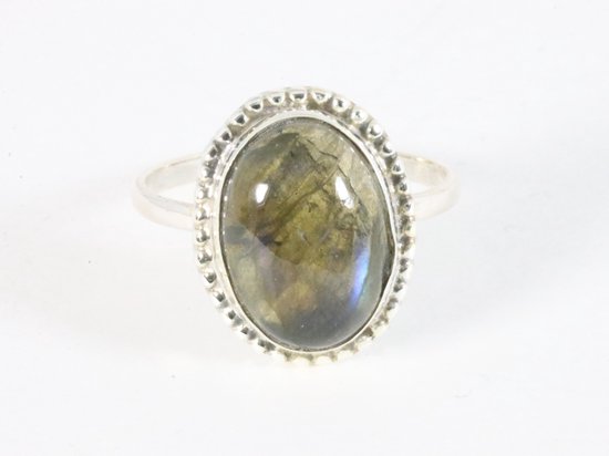 Bewerkte ovale zilveren ring met labradoriet afbeelding 4