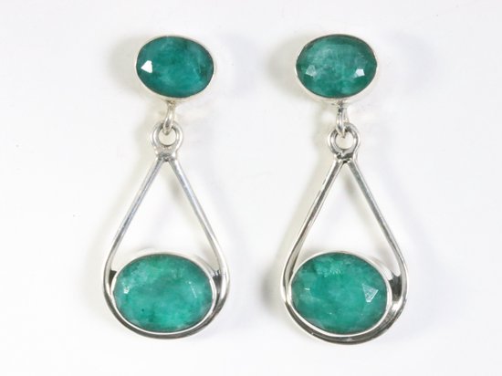 Opengewerkte zilveren oorstekers met smaragd afbeelding 3