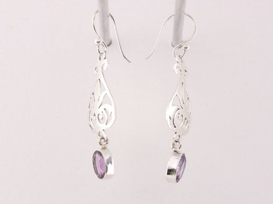 Lange opengewerkte zilveren oorbellen met amethist afbeelding 2