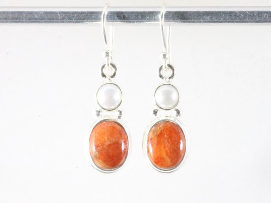 Fijne zilveren oorbellen met Mohave turkoois en parel afbeelding 4