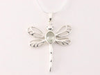Zilveren libelle hanger met groene amethist aan ketting afbeelding 1