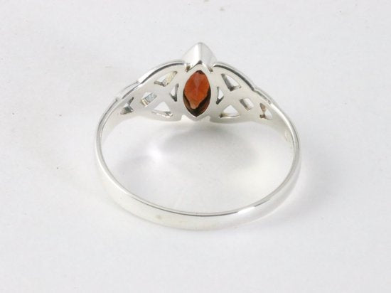 Fijne opengewerkte hoogglans zilveren ring met granaat afbeelding 3