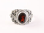 Bewerkte zilveren ring met granaat afbeelding 4
