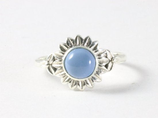 Fijne bewerkte zilveren ring met blauwe opaal afbeelding 4