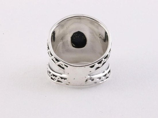 Bewerkte zilveren ring met lapis lazuli afbeelding 4
