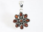 Bloemvormige zilveren hanger met granaat afbeelding 4