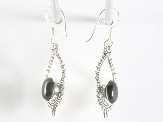 Bewerkte zilveren oorbellen met onyx afbeelding 2