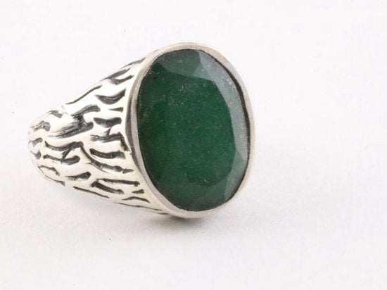 Bewerkte zilveren herenring met smaragd afbeelding 1