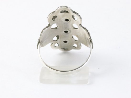 Bewerkte zilveren ring met 3 tijgeroog stenen afbeelding 3