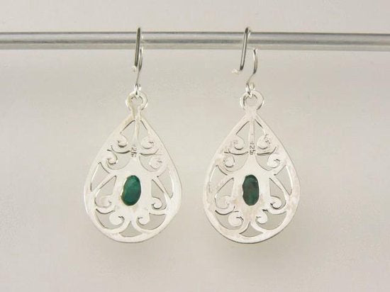 Opengewerkte zilveren oorbellen met smaragd afbeelding 3