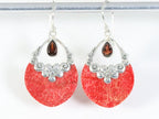 Traditionele bewerkte zilveren oorbellen met rode koraal steen en granaat afbeelding 3