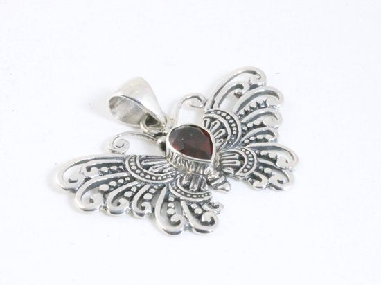 Zilveren vlinder hanger met granaat afbeelding 2