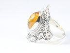 Bewerkte zilveren ring met amber afbeelding 2