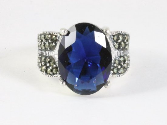 Zware zilveren ring met blauwe saffier en marcasiet afbeelding 4