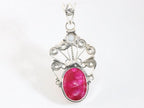 Opengewerkte zilveren hanger met robijn en parel afbeelding 3