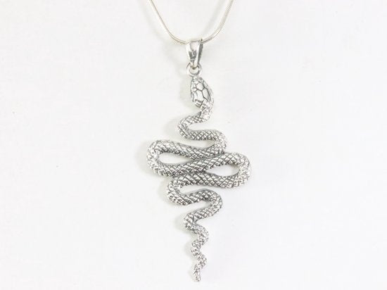 Zilveren slang hanger aan ketting afbeelding 4