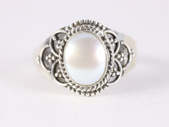 Bewerkte zilveren ring met zoetwater parel afbeelding 4