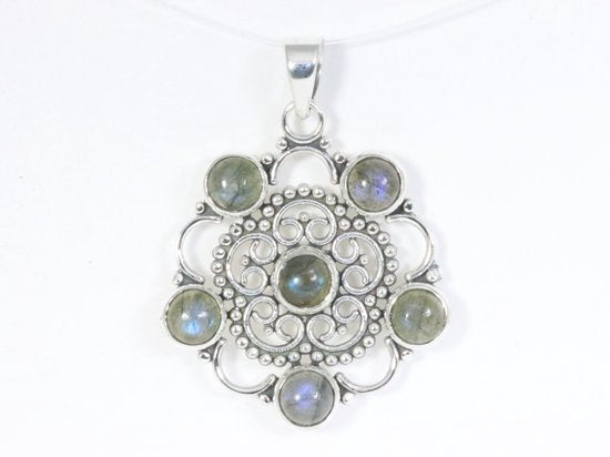 Opengewerkte zilveren hanger met labradoriet afbeelding 4