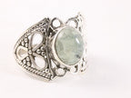 Opengewerkte zilveren ring met groene apatiet afbeelding 1