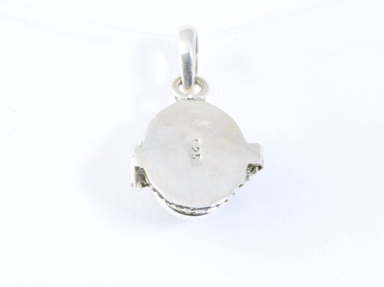 Traditioneel fijn bewerkt zilveren medaillon met granaat afbeelding 3