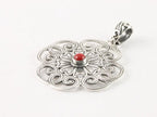 Grote opengewerkte zilveren hanger met rode koraal steen afbeelding 3