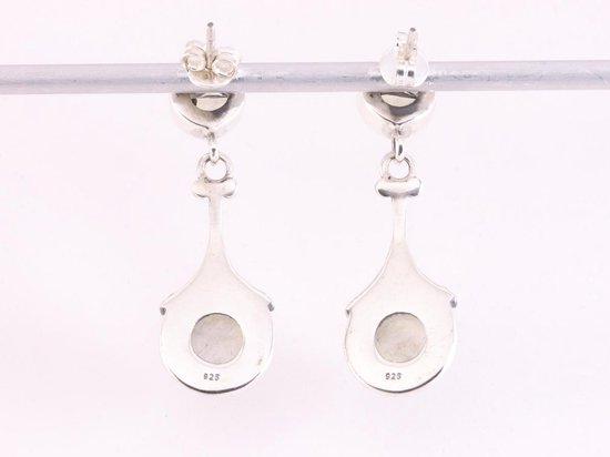 Lange bewerkte zilveren oorstekers met regenboog maansteen afbeelding 3