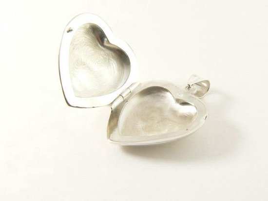 Gehamerd hartvormig zilveren medaillon afbeelding 5