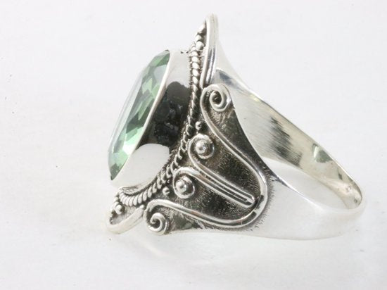 Bewerkte zilveren ring met groene amethist afbeelding 2