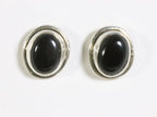 Fijne ovale zilveren oorstekers met onyx afbeelding 2