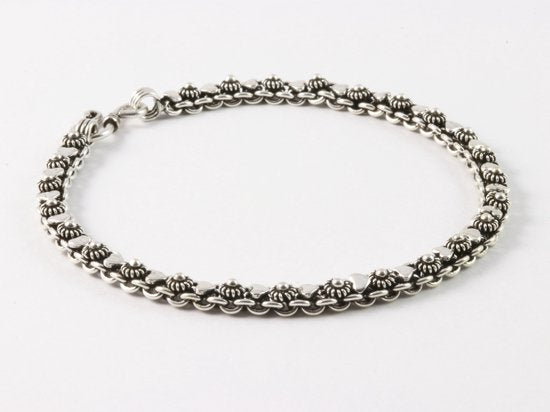 Fijne bewerkte zilveren schakelarmband met hartjes afbeelding 2