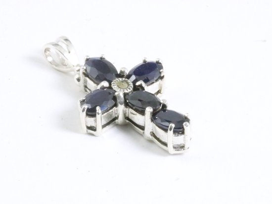 Fijne zilveren kruishanger met blauwe saffier en marcasiet afbeelding 2