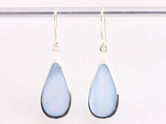 Grote druppelvormige zilveren oorbellen met blauwe schelp afbeelding 3