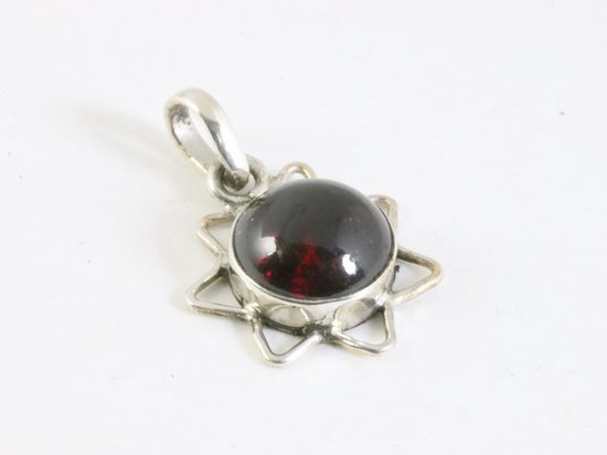 Fijne opengewerkte zilveren hanger met granaat aan ketting afbeelding 2