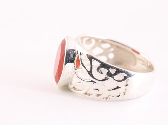 Opengewerkte zilveren ring met carneool afbeelding 2