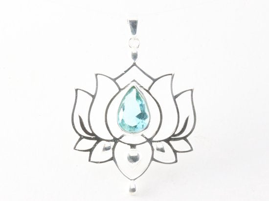 Opengewerkte zilveren lotus hanger met blauwe topaas afbeelding 4
