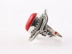 Bewerkte zilveren ring met rode koraal steen afbeelding 3