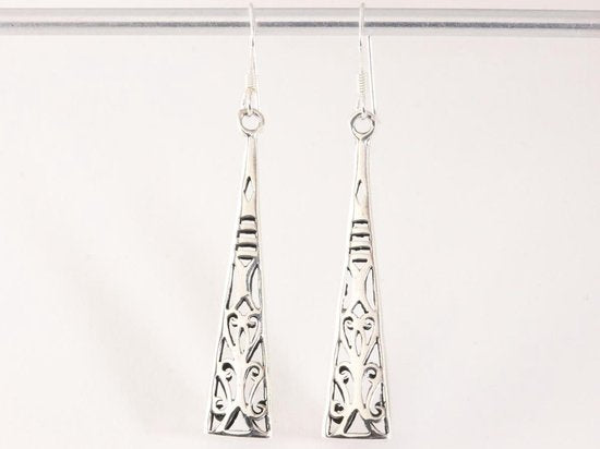 Lange opengewerkte zilveren oorbellen afbeelding 4