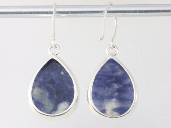 Druppelvormige hoogglans zilveren oorbellen met sodaliet afbeelding 3