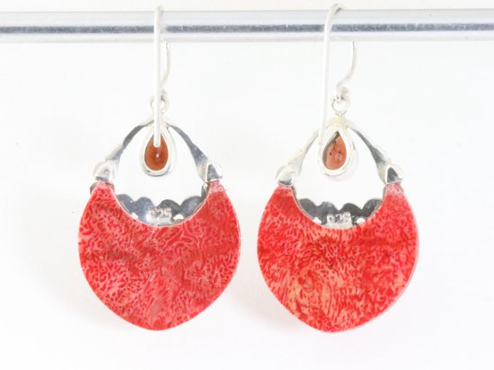Traditionele bewerkte zilveren oorbellen met rode koraal steen en granaat afbeelding 2