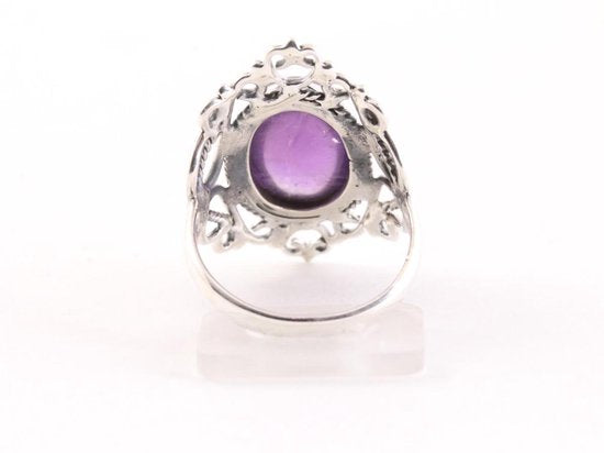 Opengewerkte zilveren ring met amethist afbeelding 3
