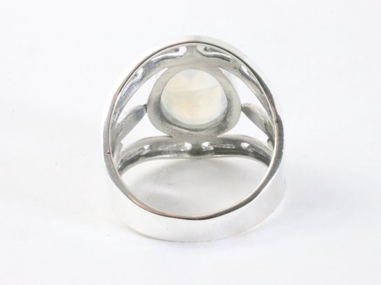 Opengewerkte zilveren ring met regenboog maansteen afbeelding 3