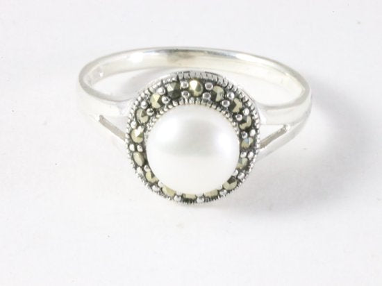 Fijne ronde zilveren ring met parel en marcasiet afbeelding 4