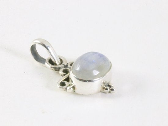 Fijne bewerkte zilveren hanger met regenboog maansteen aan ketting afbeelding 2