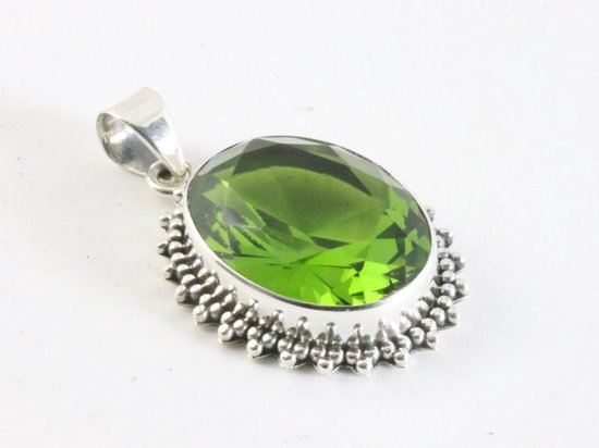 Bewerkte zilveren hanger met peridoot afbeelding 2