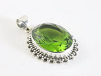 Bewerkte zilveren hanger met peridoot afbeelding 2