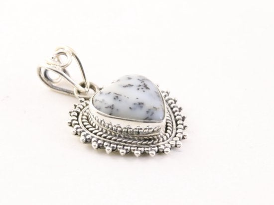 Bewerkte hartvormige zilveren hanger met dendriet opaal afbeelding 2