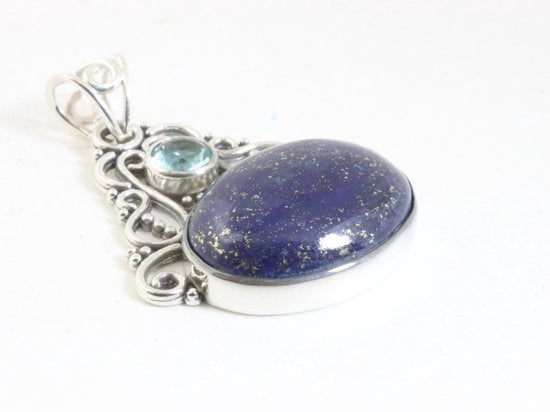 Opengewerkte zilveren hanger met lapis lazuli en blauwe topaas afbeelding 2