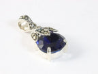Fijne zilveren hanger met blauwe saffier en marcasiet aan ketting afbeelding 2
