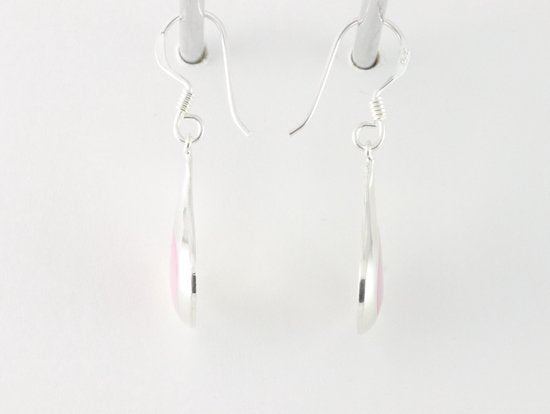 Druppelvormige zilveren oorbellen met roze parelmoer afbeelding 2