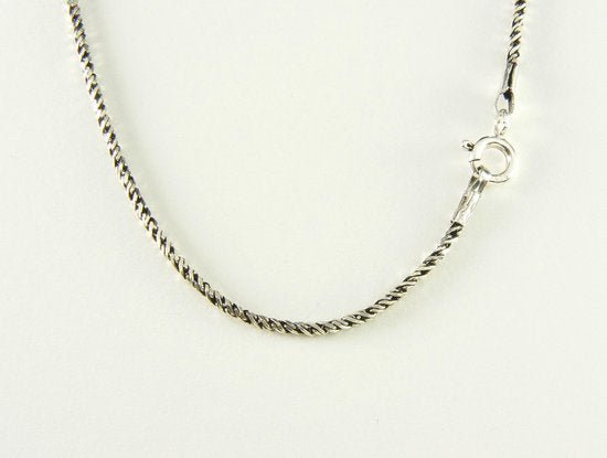 Bewerkte zilveren hanger met robijn aan ketting afbeelding 5